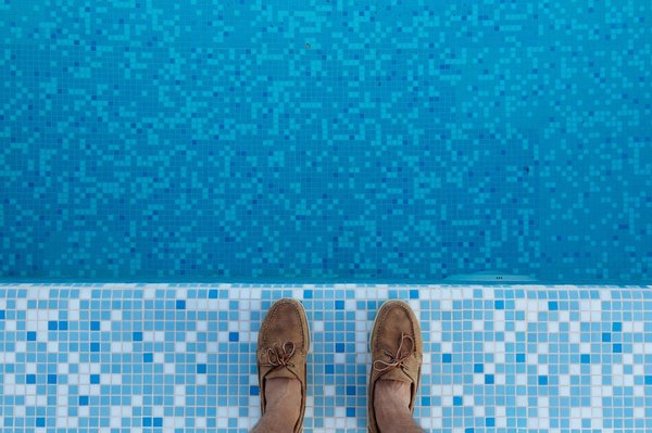 Comment intégrer une piscine dans un design de jardin moderne ?